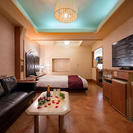 Hotel Mobilia (Adults Only) Tsurugashima Bagian luar foto