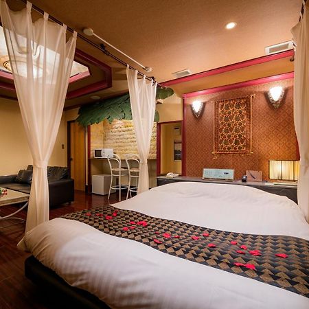 Hotel Mobilia (Adults Only) Tsurugashima Bagian luar foto