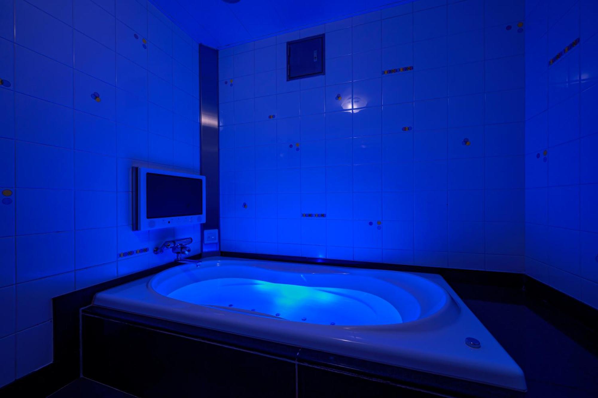 Hotel Mobilia (Adults Only) Tsurugashima Bagian luar foto
