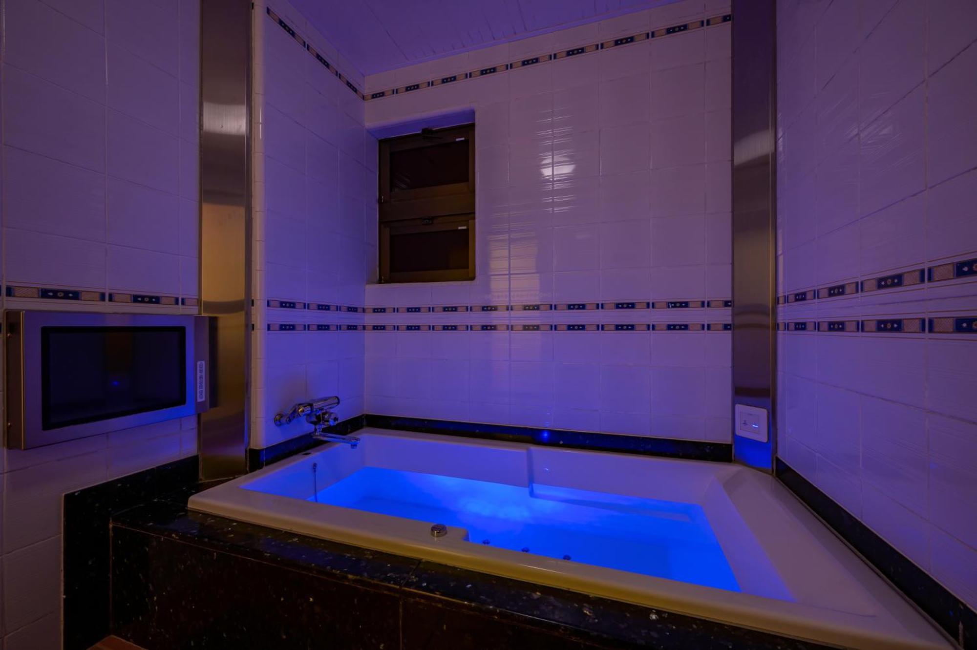 Hotel Mobilia (Adults Only) Tsurugashima Bagian luar foto