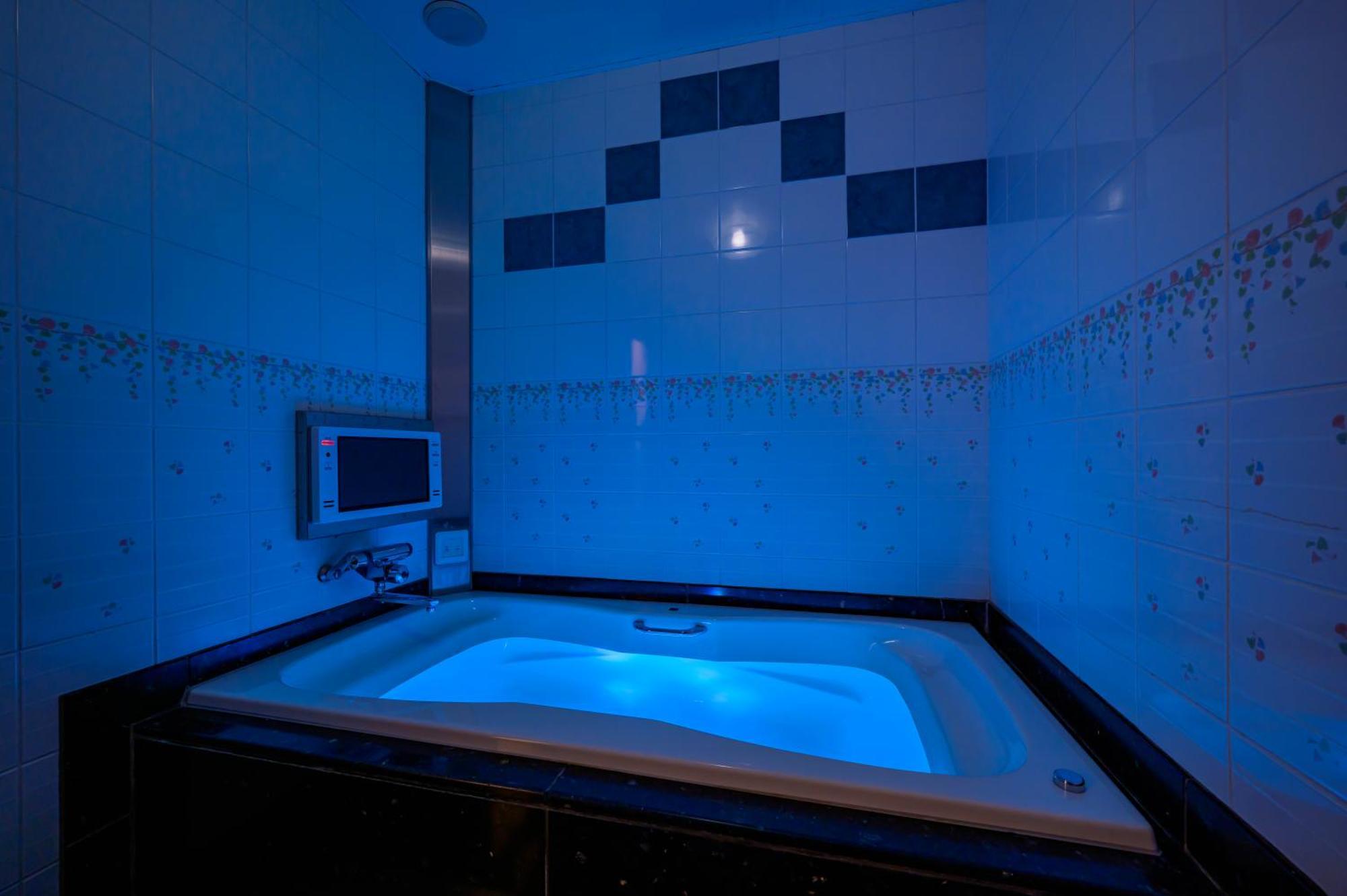 Hotel Mobilia (Adults Only) Tsurugashima Bagian luar foto