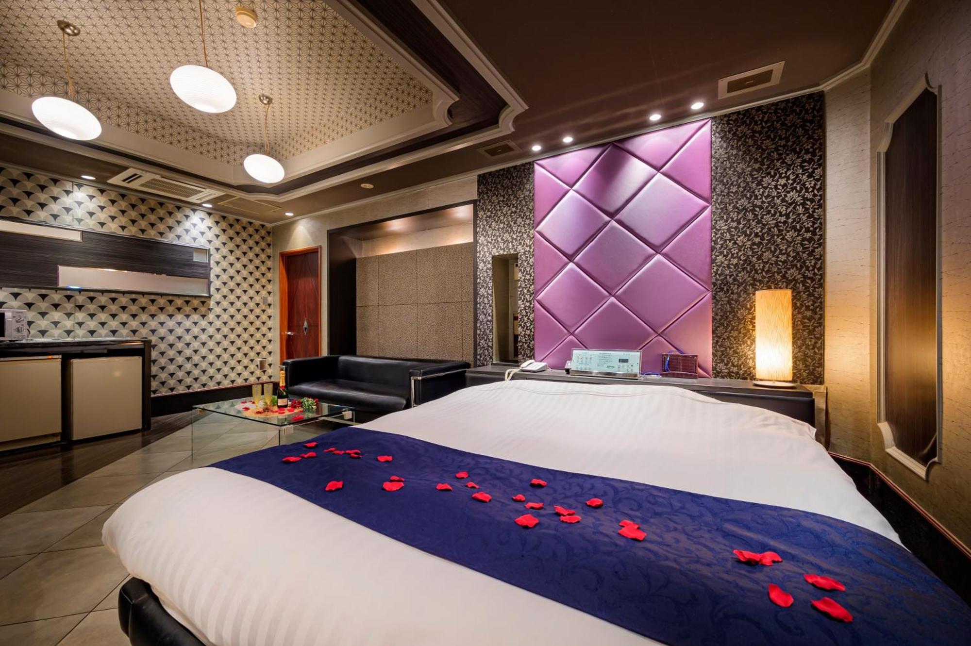Hotel Mobilia (Adults Only) Tsurugashima Bagian luar foto