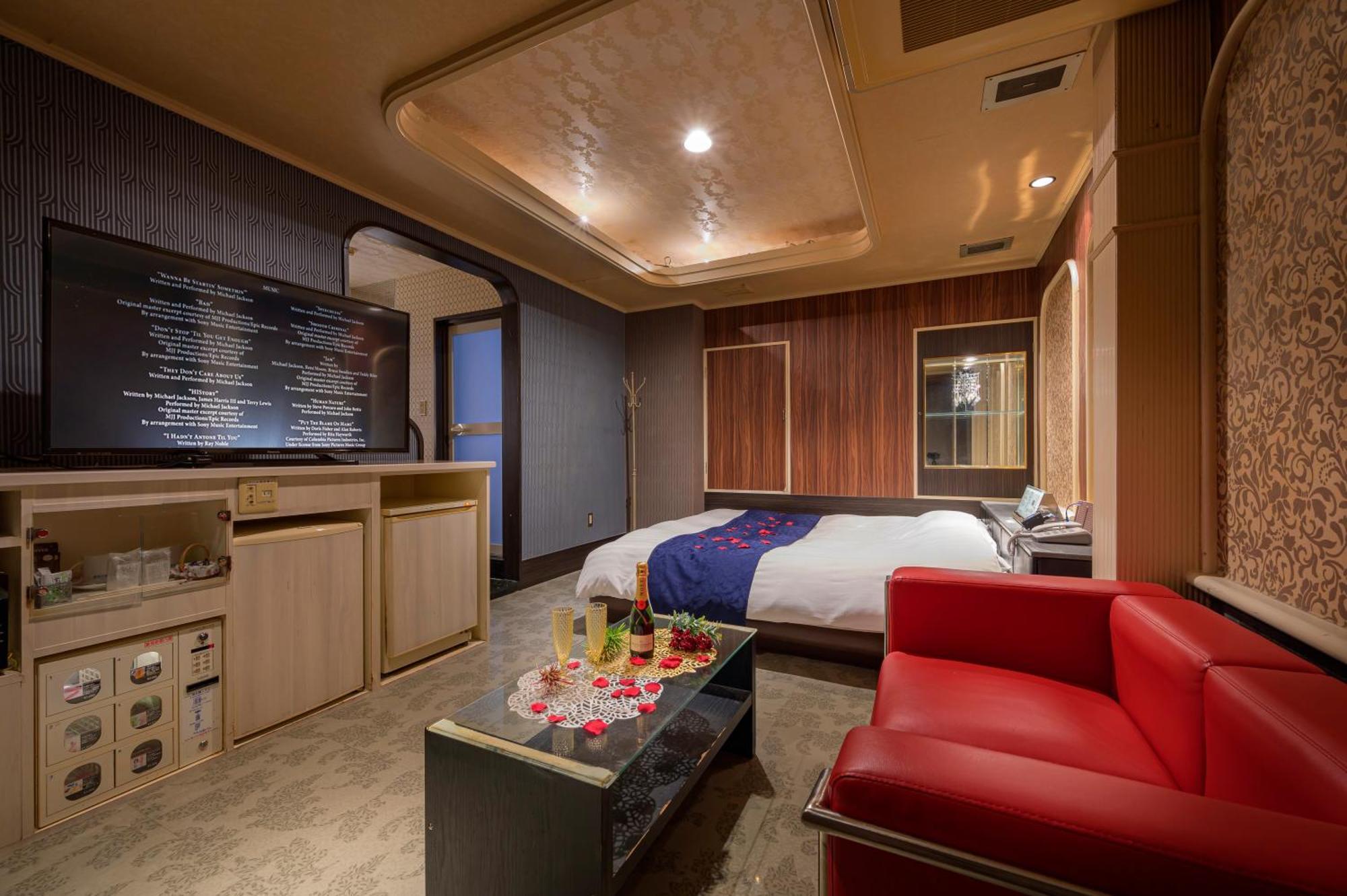 Hotel Mobilia (Adults Only) Tsurugashima Bagian luar foto