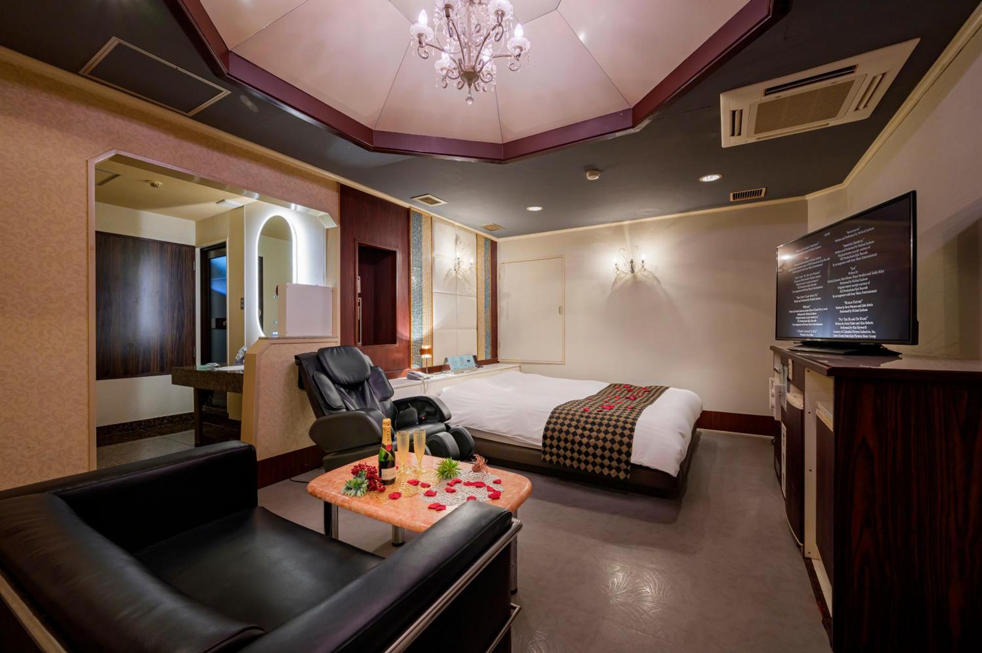 Hotel Mobilia (Adults Only) Tsurugashima Bagian luar foto
