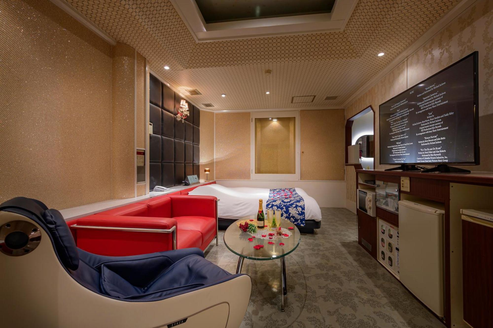 Hotel Mobilia (Adults Only) Tsurugashima Bagian luar foto