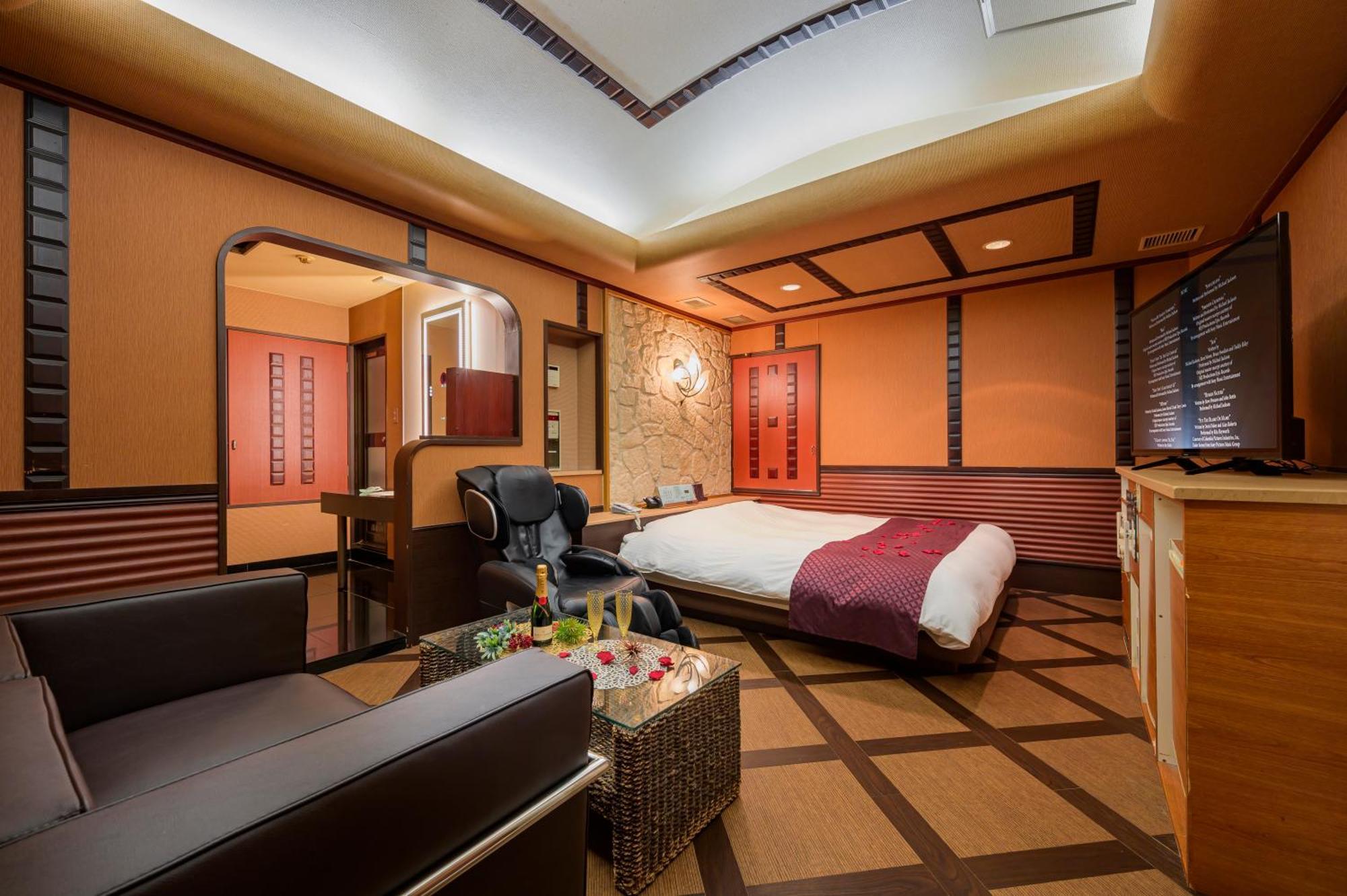 Hotel Mobilia (Adults Only) Tsurugashima Bagian luar foto