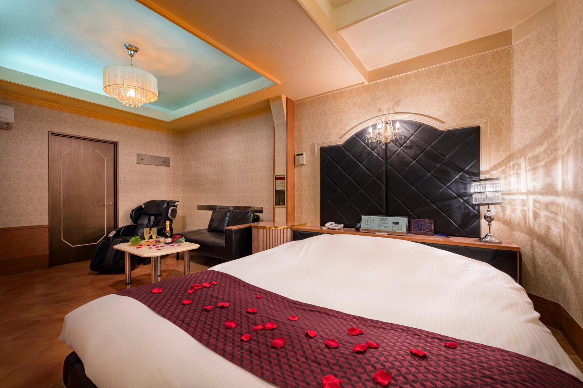 Hotel Mobilia (Adults Only) Tsurugashima Bagian luar foto