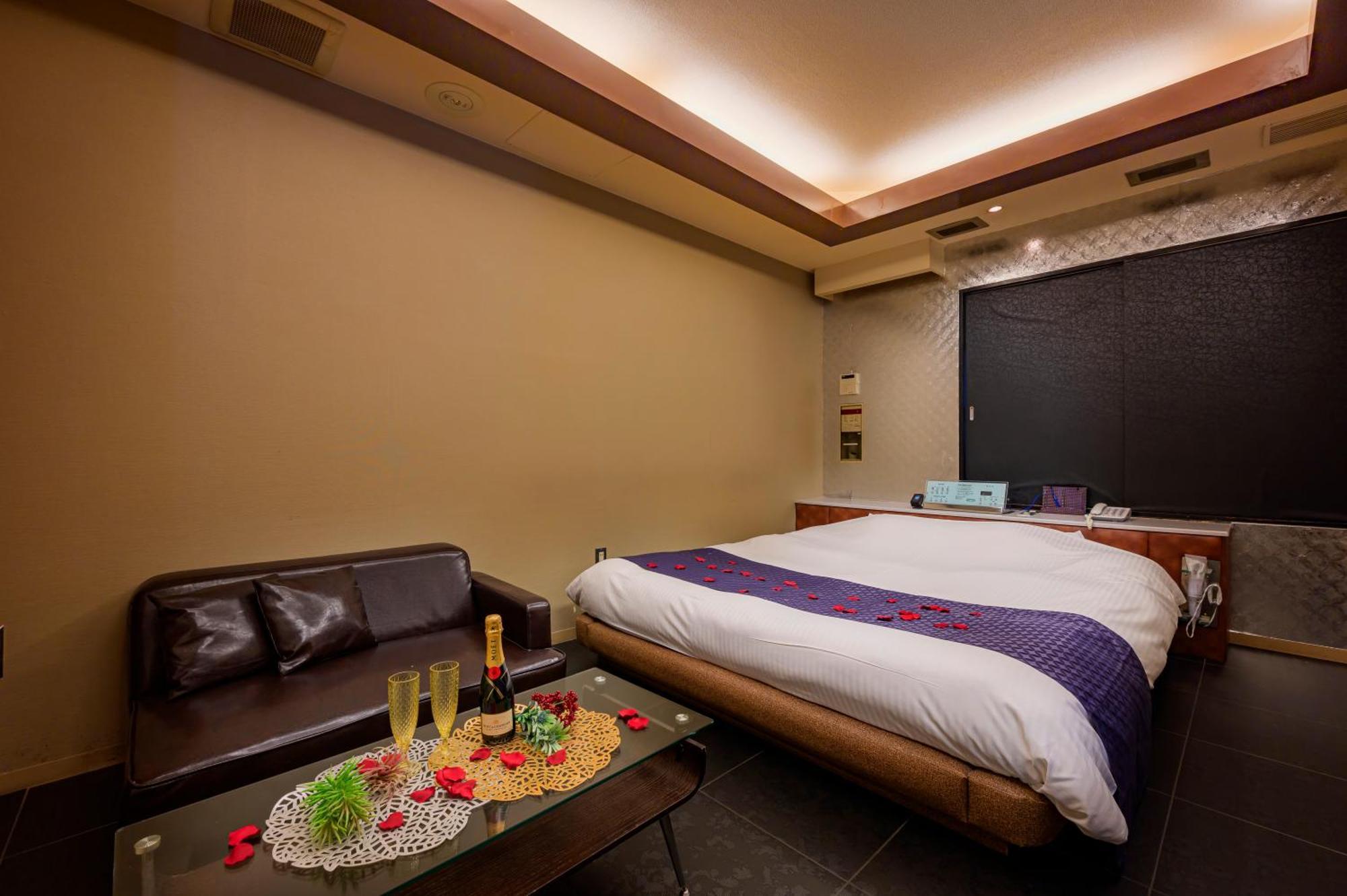 Hotel Mobilia (Adults Only) Tsurugashima Bagian luar foto