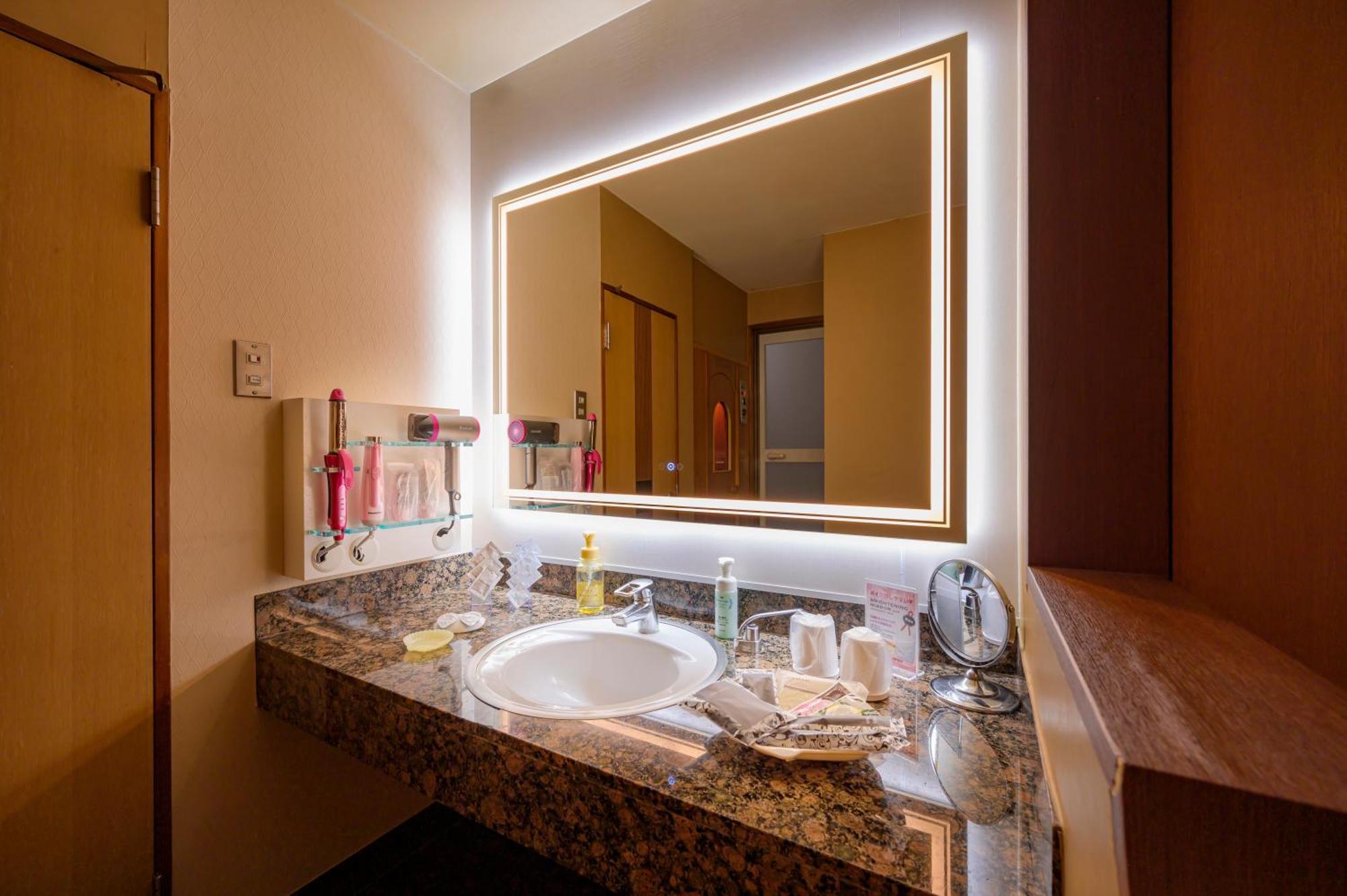 Hotel Mobilia (Adults Only) Tsurugashima Bagian luar foto