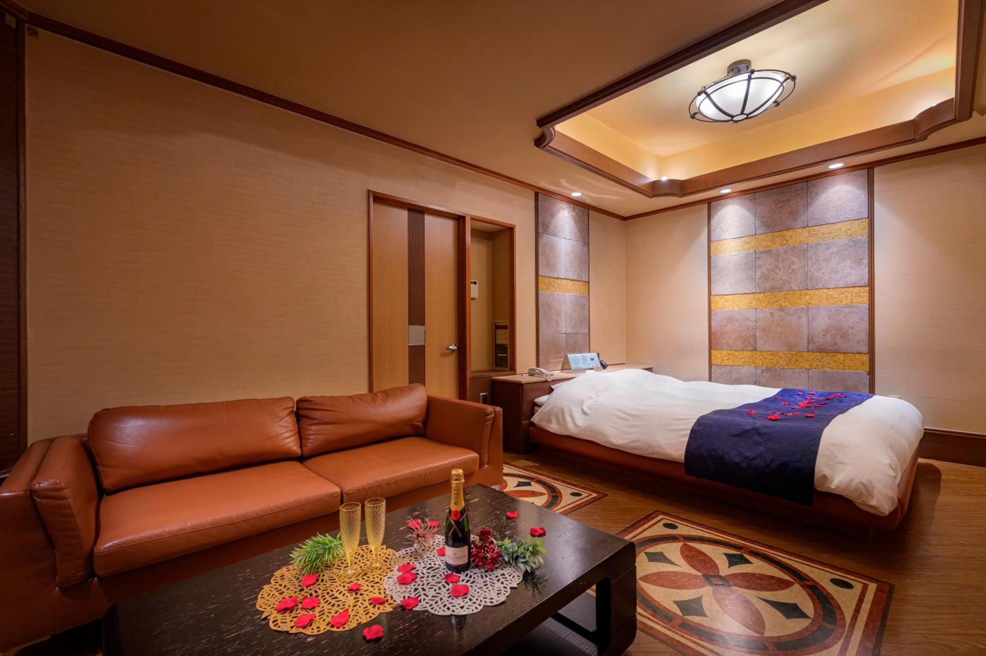 Hotel Mobilia (Adults Only) Tsurugashima Bagian luar foto