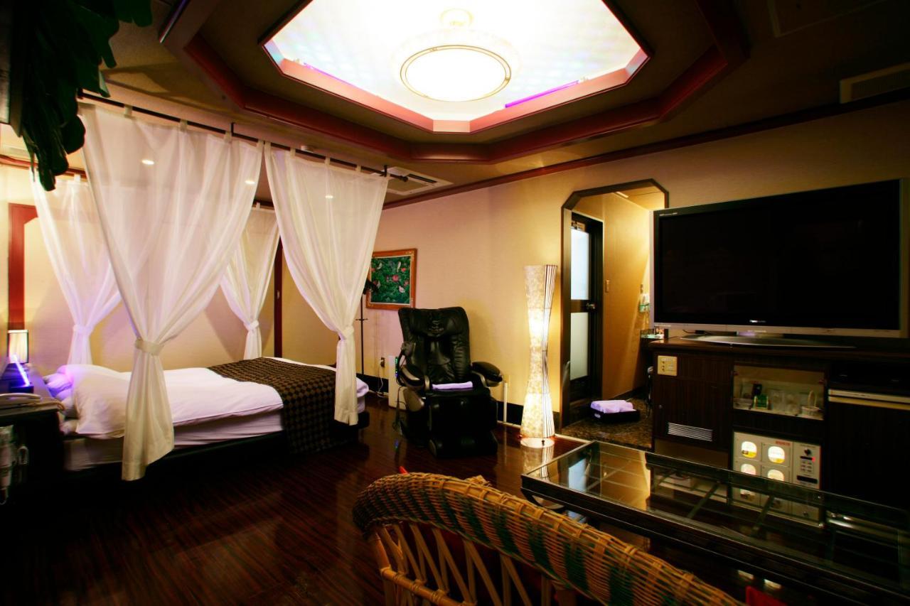 Hotel Mobilia (Adults Only) Tsurugashima Bagian luar foto