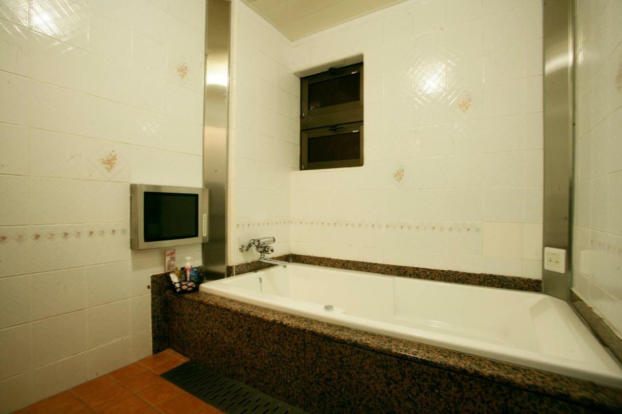 Hotel Mobilia (Adults Only) Tsurugashima Bagian luar foto