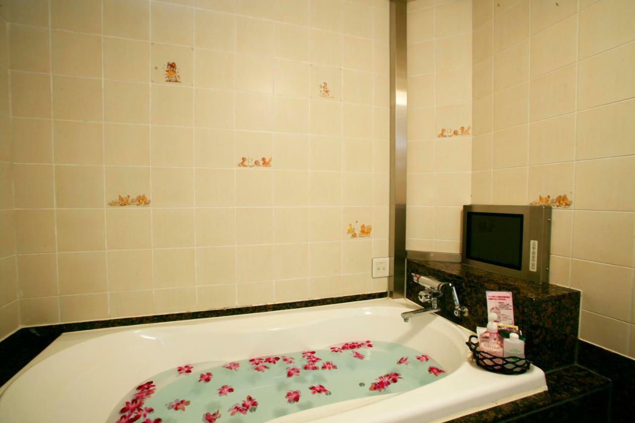Hotel Mobilia (Adults Only) Tsurugashima Bagian luar foto