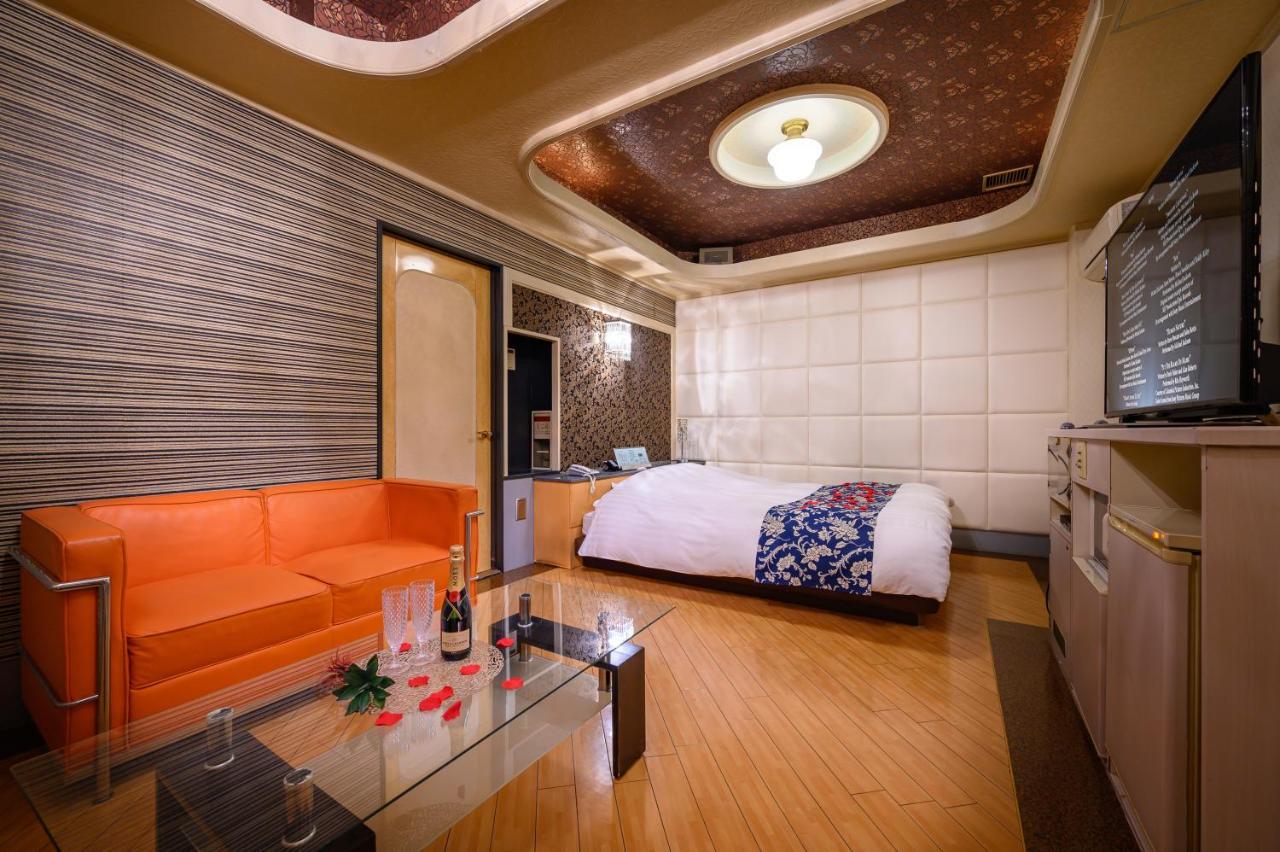 Hotel Mobilia (Adults Only) Tsurugashima Bagian luar foto