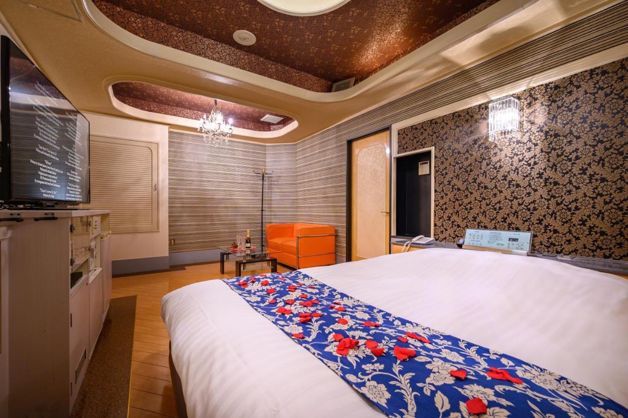 Hotel Mobilia (Adults Only) Tsurugashima Bagian luar foto